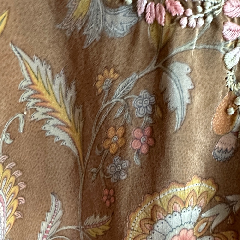 Floral Embroidered Women's Top - Picture 4 of 9